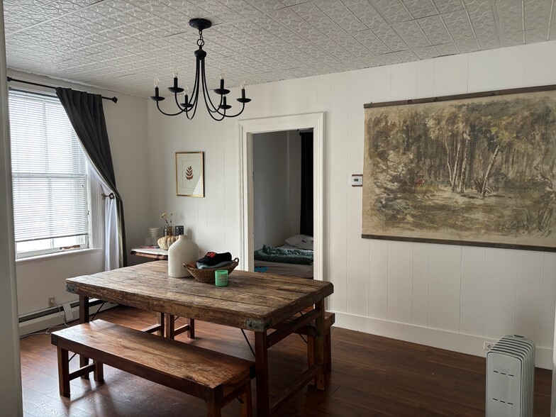 Building Photo - 552 Columbia St