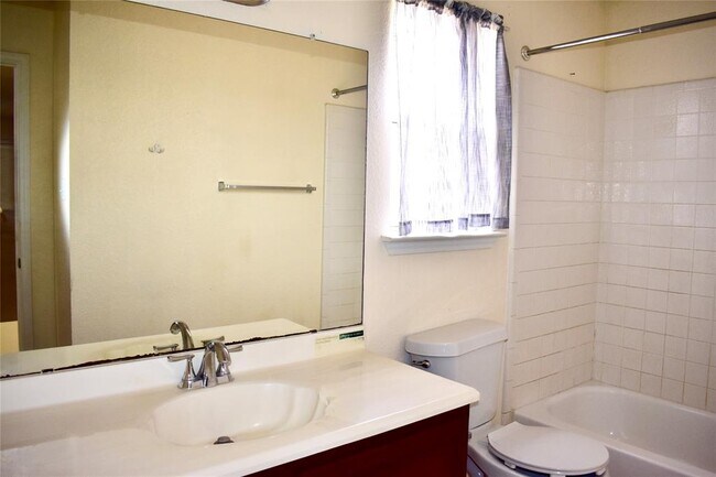 Building Photo - 17125 Dashwood Creek Dr