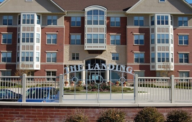 Building Photo - 4130 S Lake Dr