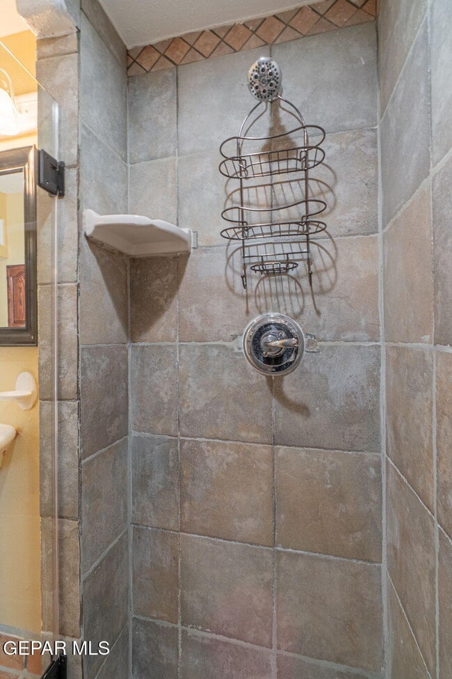 Building Photo - 604 Haverhill Rd