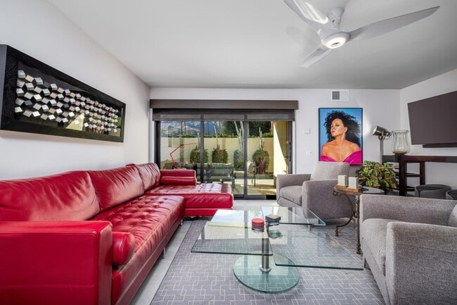 Building Photo - 1173 E Alejo Rd