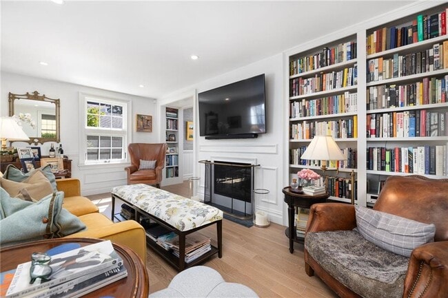 Building Photo - 9 Anthony St