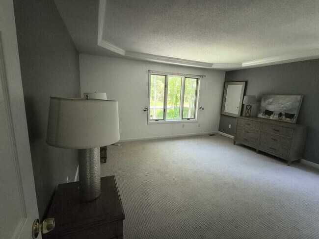 Building Photo - 421 E Hyerdale Dr