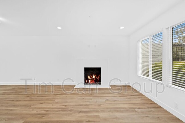 Building Photo - 1065 Dover Dr