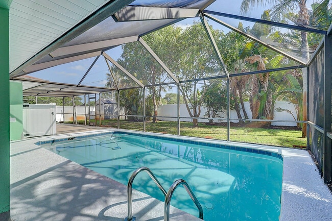 Building Photo - 238 SW Grove Ave