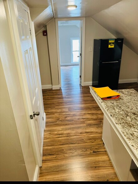 Building Photo - 15 Monticello St