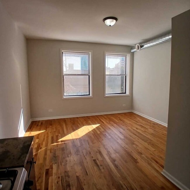 Building Photo - 7606 N Paulina St