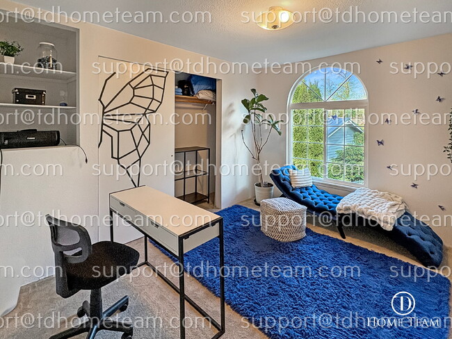 Building Photo - "Charming Lynnwood Home with Finished Base...