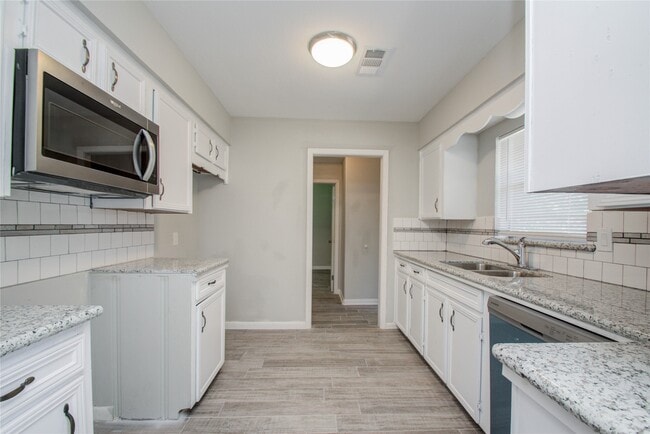 Building Photo - 10226 Envoy St