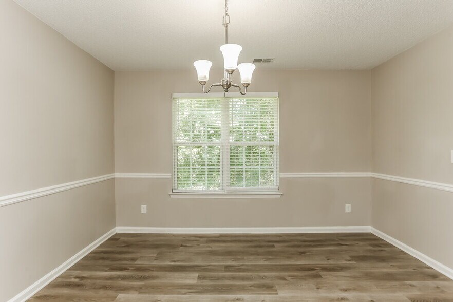 Building Photo - 3943 S River Ln