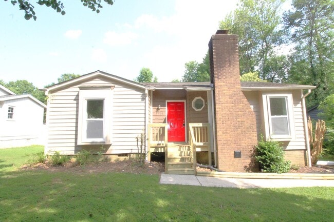 Building Photo - Charming 2 Bedroom, Large lot fenced in yard