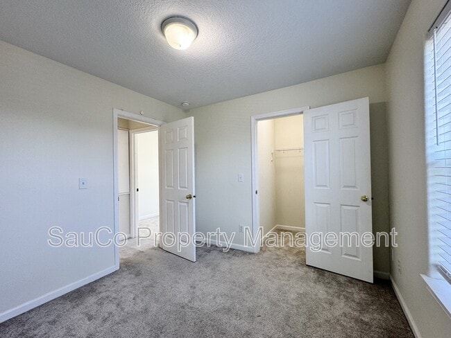 Building Photo - 7839 NE Kian Ln