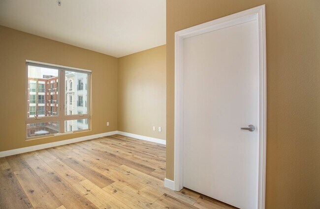 Building Photo - Stylish & Spacious Courtyard-Facing Condo in the Heart of Gaslamp