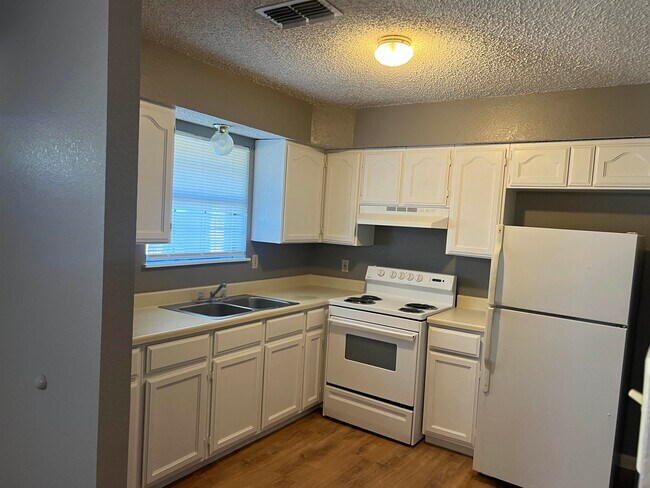 Building Photo - 4102 Eagle Pass Ave