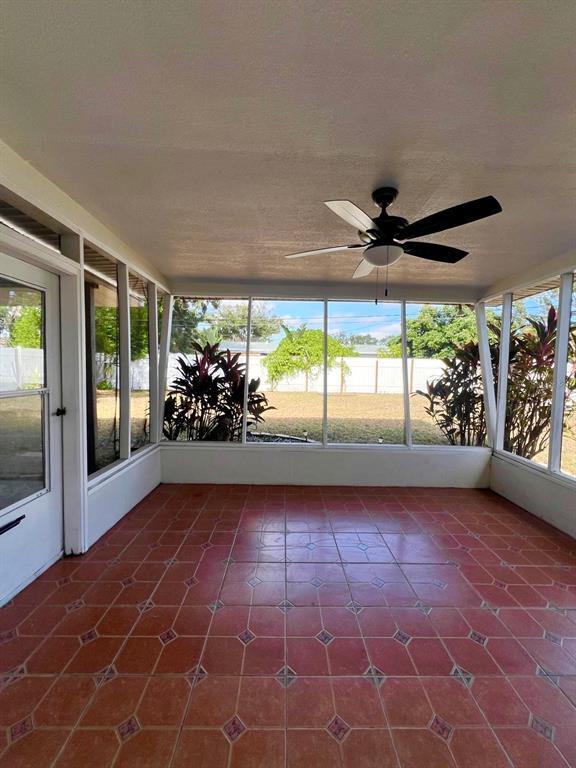 Building Photo - 5535 24th Ave N