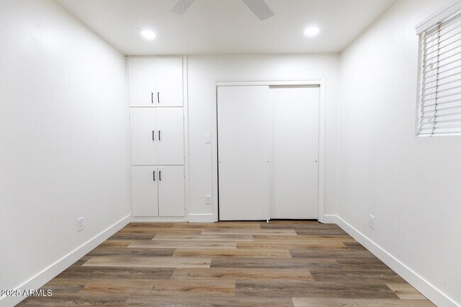 Building Photo - 2016 S Granada Dr