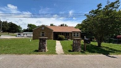 Building Photo - 626 W Main St