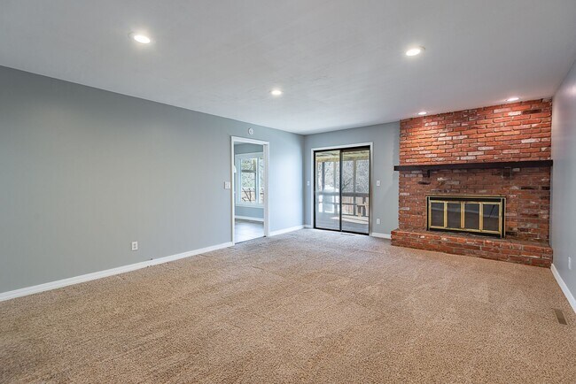 Building Photo - 3 Bed 2.5 Bath Springfield, MO