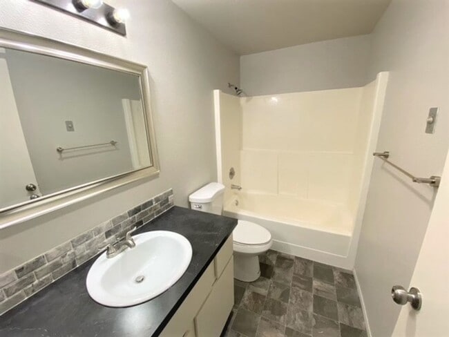 Building Photo - Brand New Remodeled 3 Bedroom 2.5 Bath  2 Car Garage