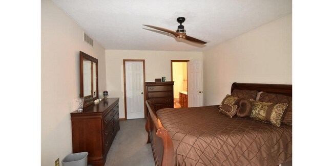 Building Photo - 3464