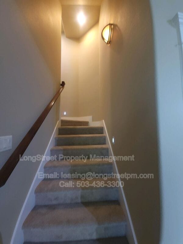 Building Photo - 9739 NW Henry Ct