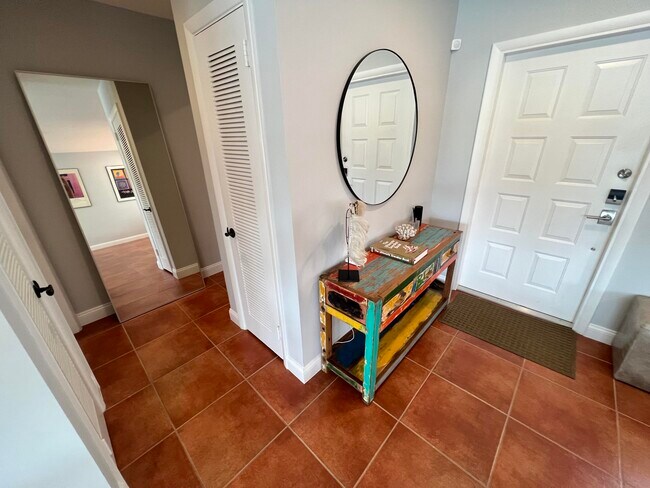 Building Photo - 1653 Poinsettia Dr