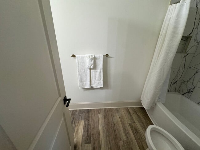 Building Photo - Fully Renovated Home just minutes from Downtown Rock Hill