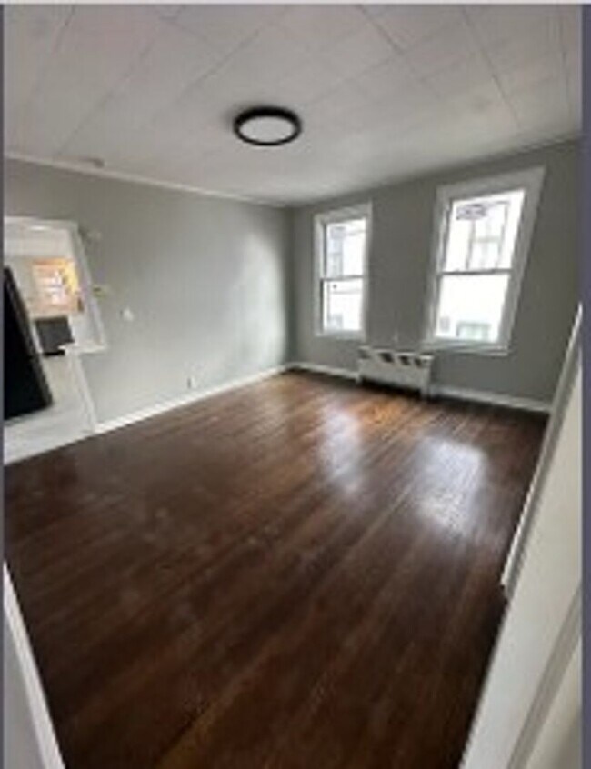 Building Photo - 177 Hart St