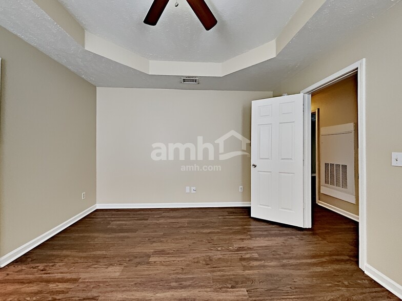 Building Photo - 1633 Jo Ann Dr