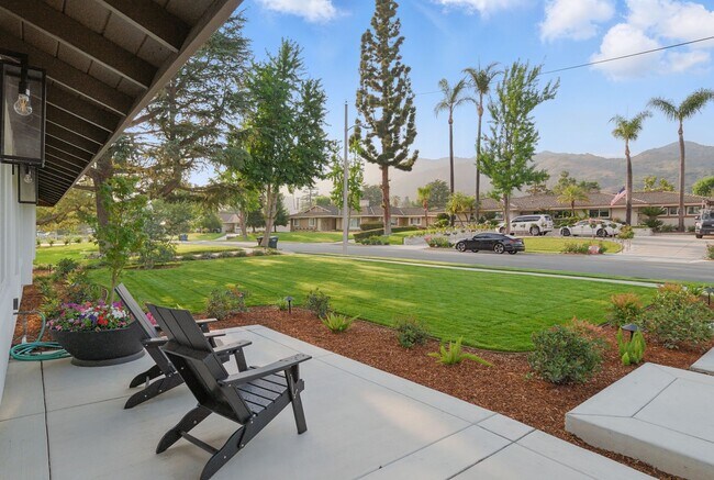 Building Photo - Stunning Home for Entertaining in Highly S...