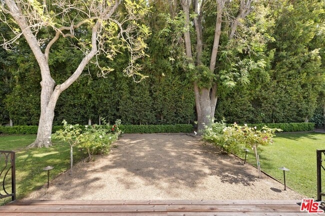 Building Photo - 712 N Rodeo Dr