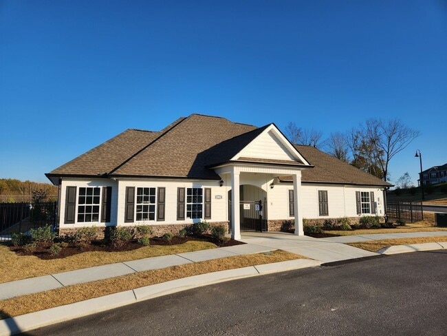 Building Photo - FOR LEASE: END UNIT TOWNHOME LOCATED IN LE...