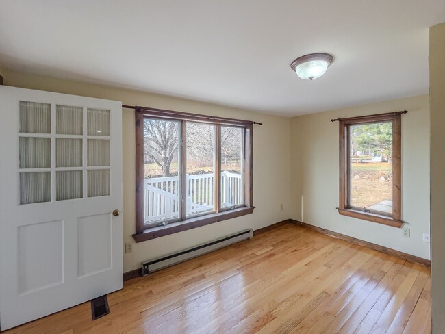 Building Photo - Spacious Renovated Colonial on The Lebanon Green