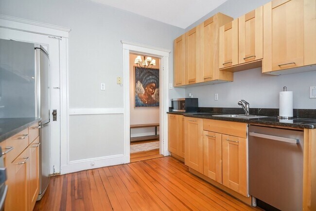 Building Photo - 91-93-93 Bynner St