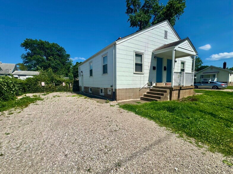 Building Photo - 9760 Clyde Ave