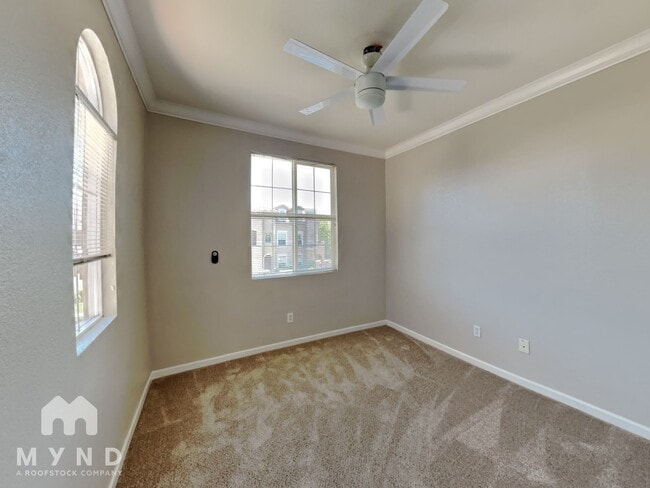 Building Photo - 5325 Dunlay Dr