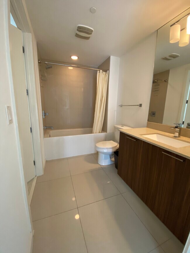 Building Photo - 5300 Paseo Blvd