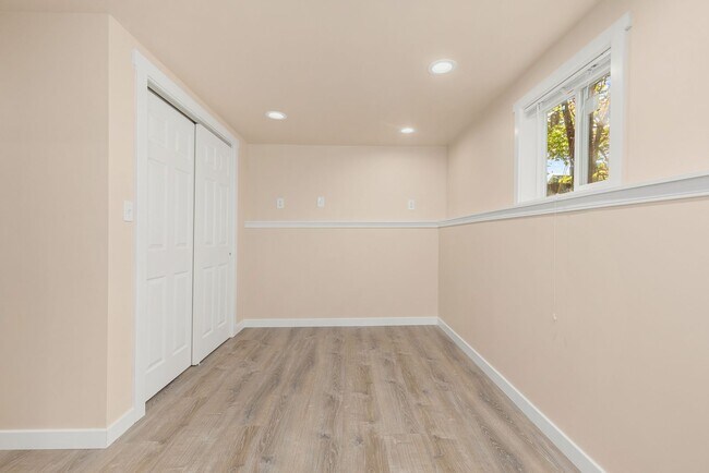 Building Photo - Beautiful 4 Bedroom Near U Village