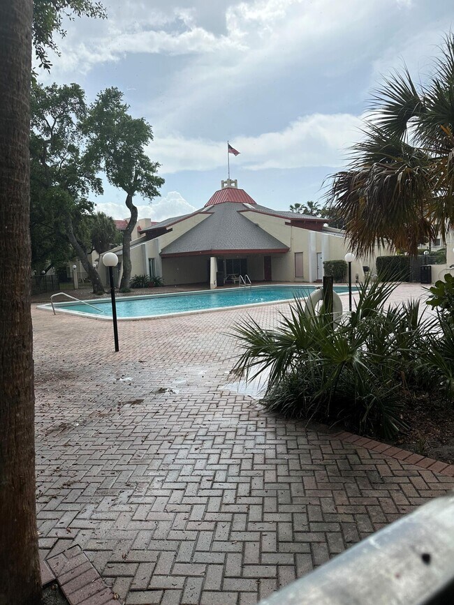 Building Photo - 602 NW 13th St