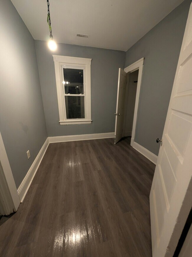 Building Photo - 1169 E 60th St