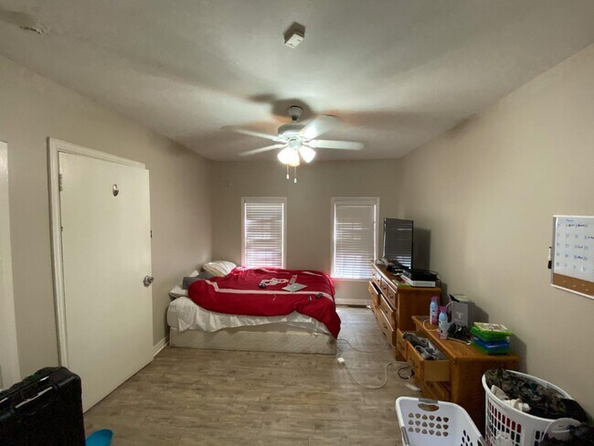 Building Photo - 3117 26th St