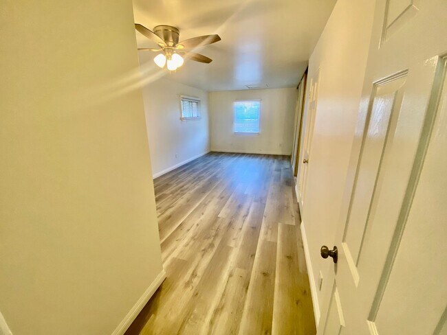 Building Photo - 3-Bed, 2-Bath Home, + Bonus Room/Office .....
