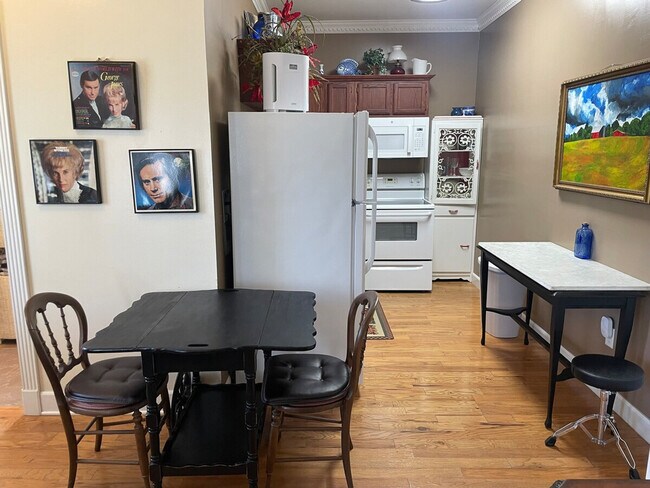 Building Photo - 175 Schools Dr