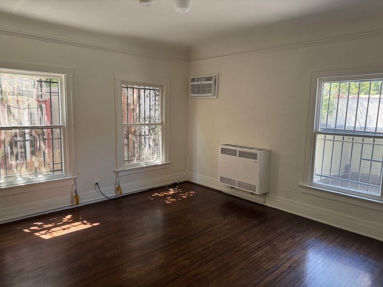 Building Photo - 245 S Berendo St