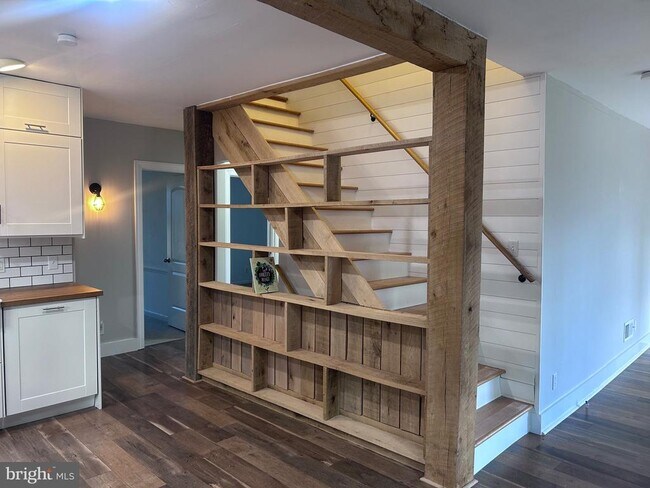 Building Photo - 132 Pinecrest Ln