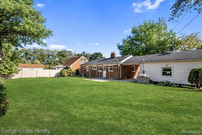 Building Photo - 2614 Essex St