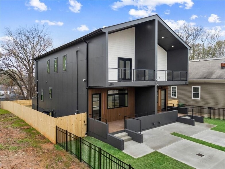 Building Photo - 582 Hope St SW