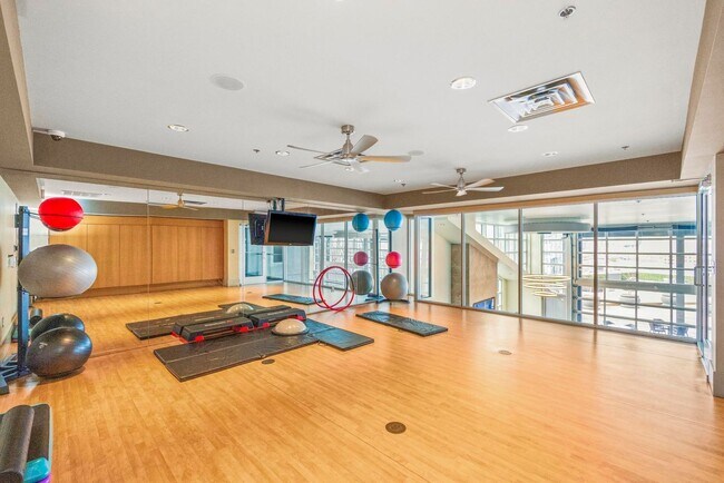 Building Photo - 600 12th Ave S