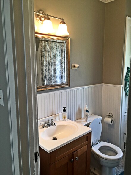 bath - 2485 N Frederick Ave