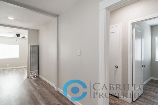 Building Photo - 4851 Mansfield St